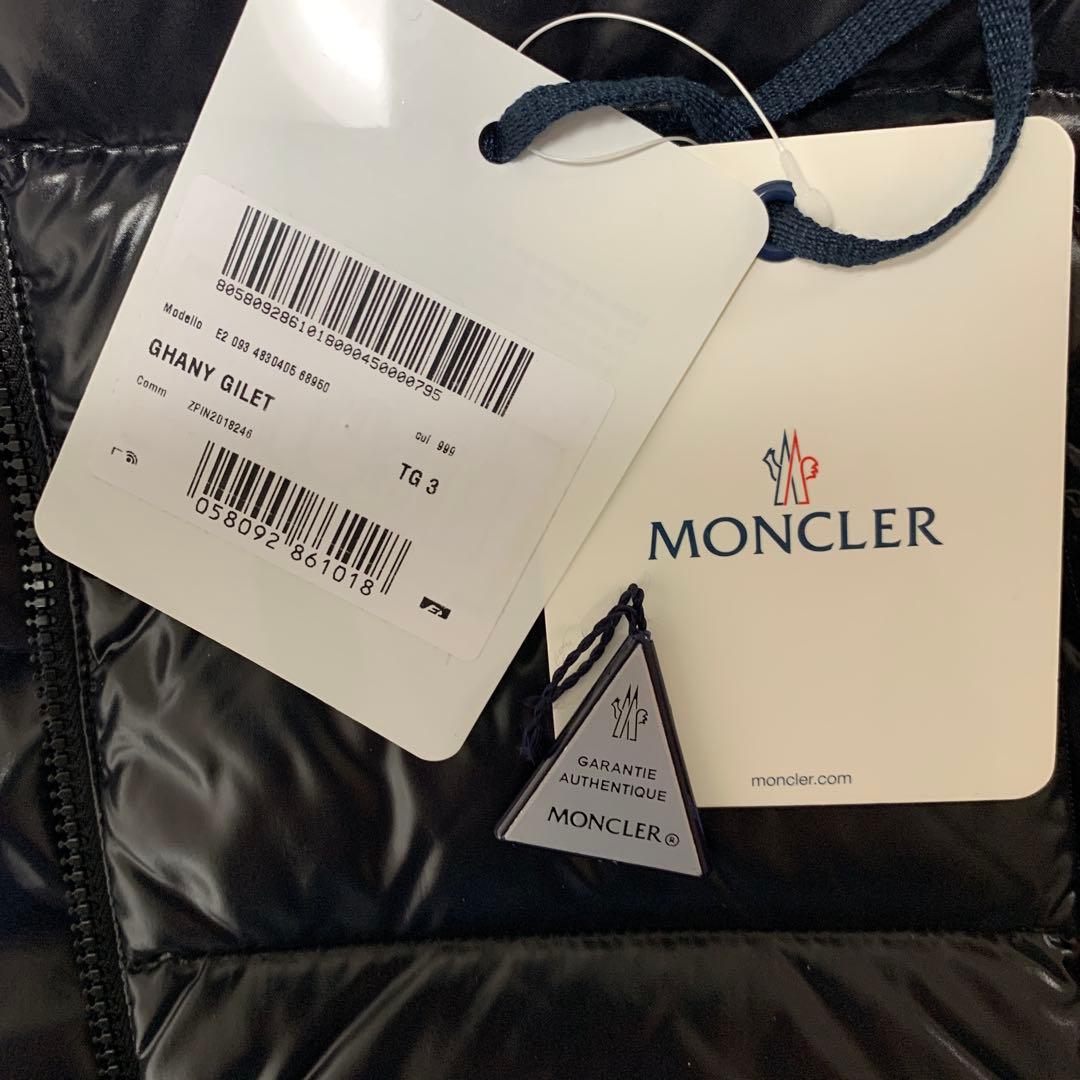 MONCLER ブラック ダウンベストGHANY