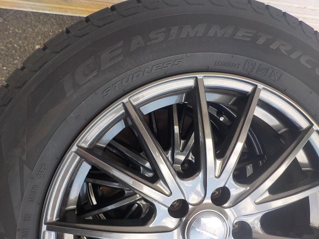 大阪 ピレリ スタッドレスホイール付4本セット走行3000km225/65R17