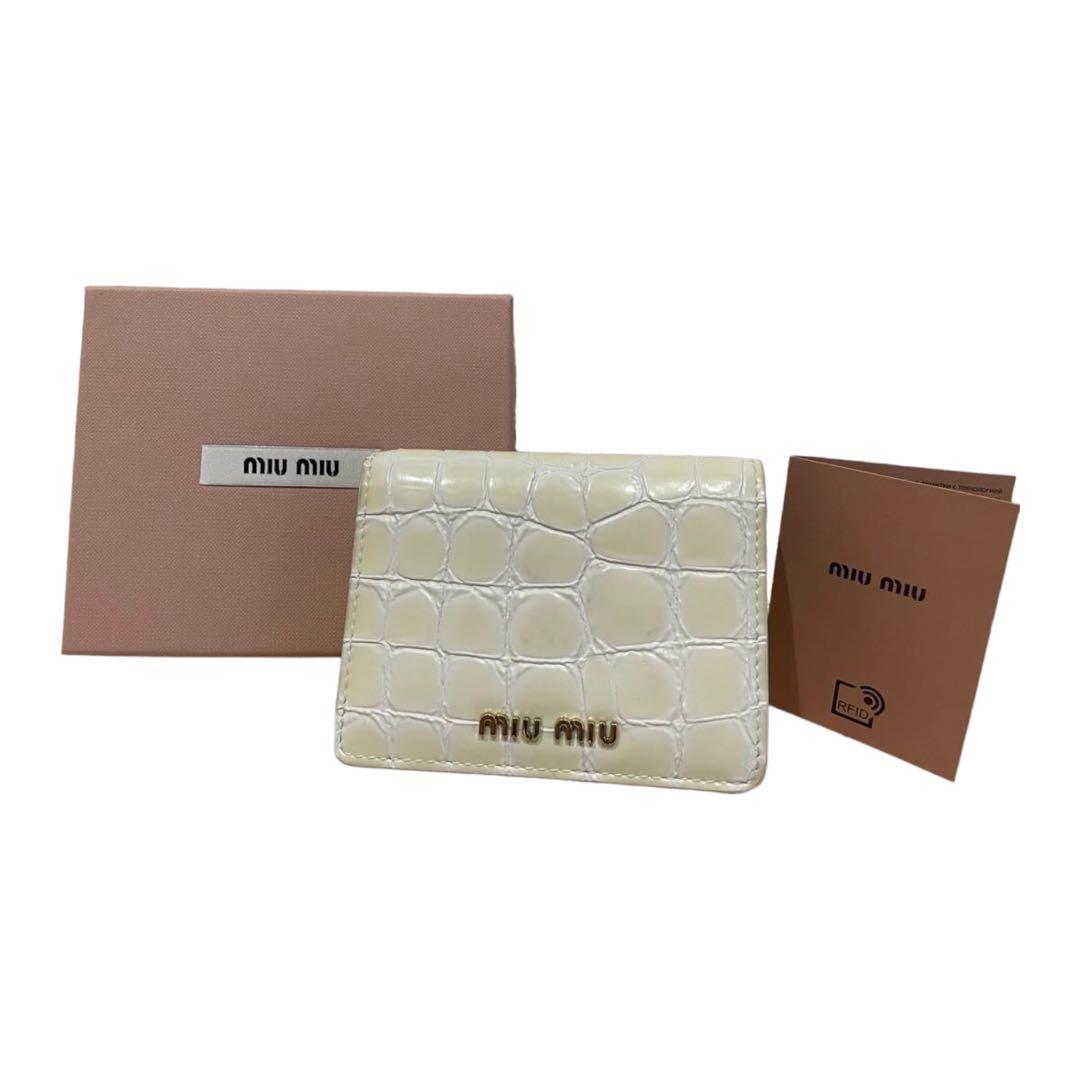 miumiu 二つ折り財布