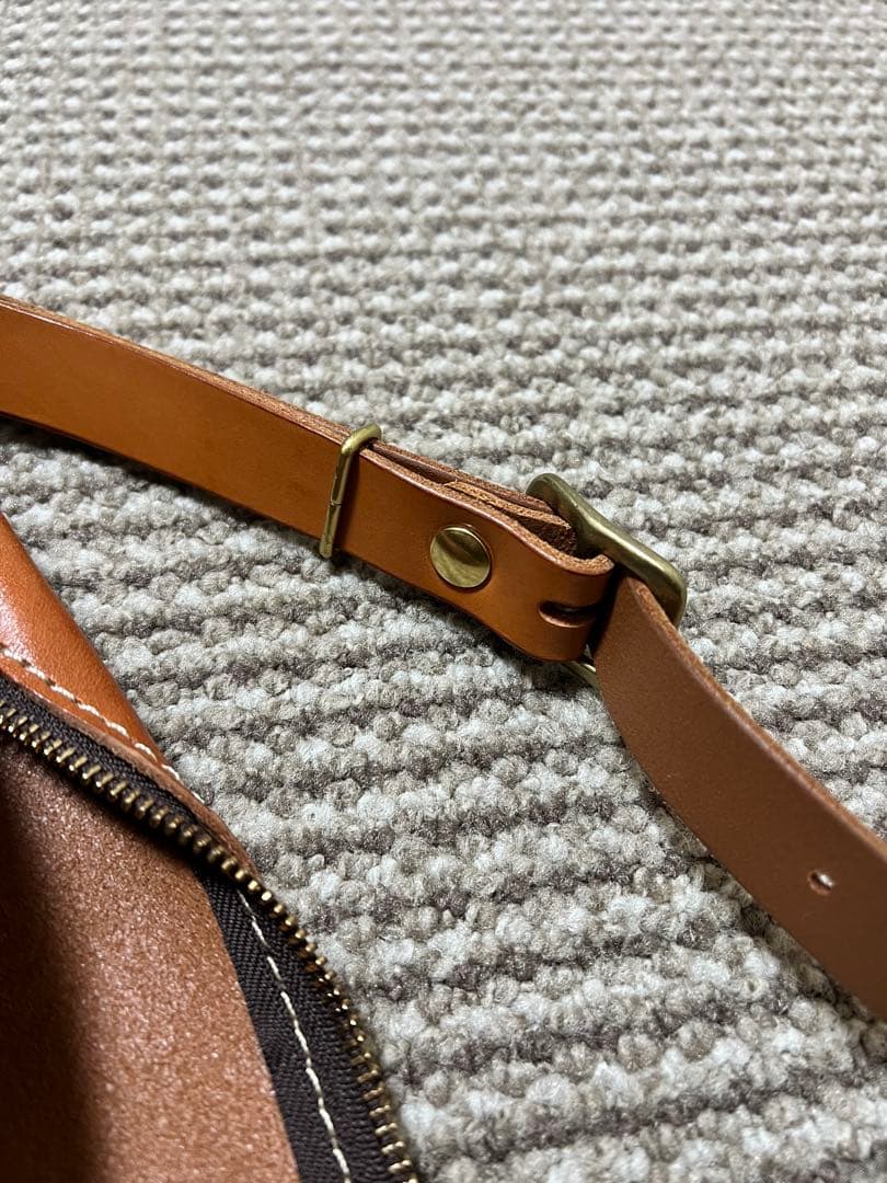 ヘルツ HERZ 立体マチ・ボディバッグ（F-5）キャメル