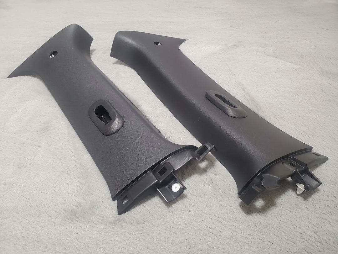 200系ハイエース ダークプライム２ 純正クォーターピラーガーニッシュ　Cピラー