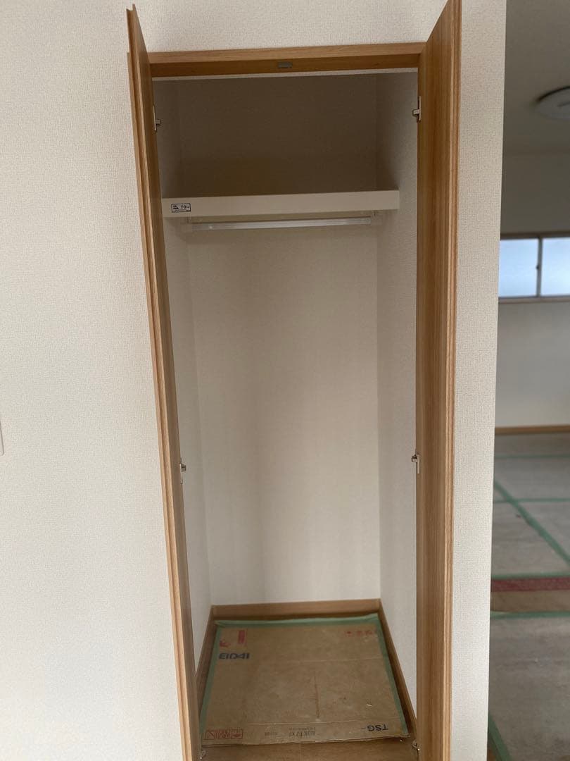 クローゼット 開き戸　枠扉セット　ネイキットライト柄　ご購入者様直接引き取り限定