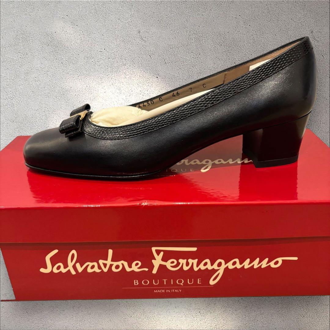 未使用✨BABY フェラガモ ブラック　レザー　ヴァラ　 リボン　パンプス