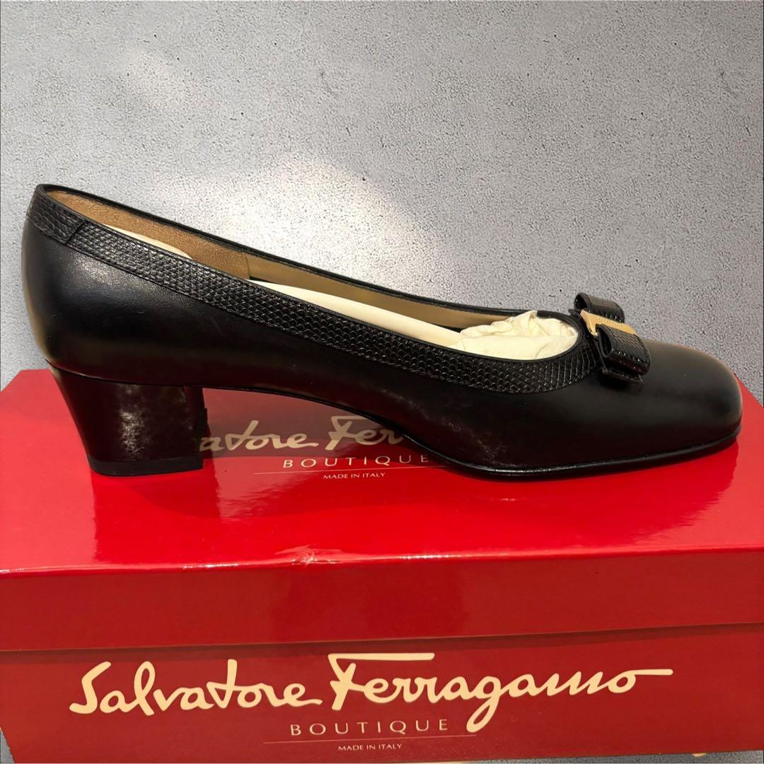 未使用✨BABY フェラガモ ブラック　レザー　ヴァラ　 リボン　パンプス