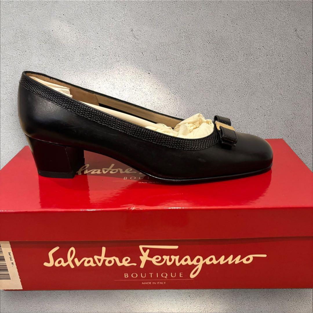 未使用✨BABY フェラガモ ブラック　レザー　ヴァラ　 リボン　パンプス