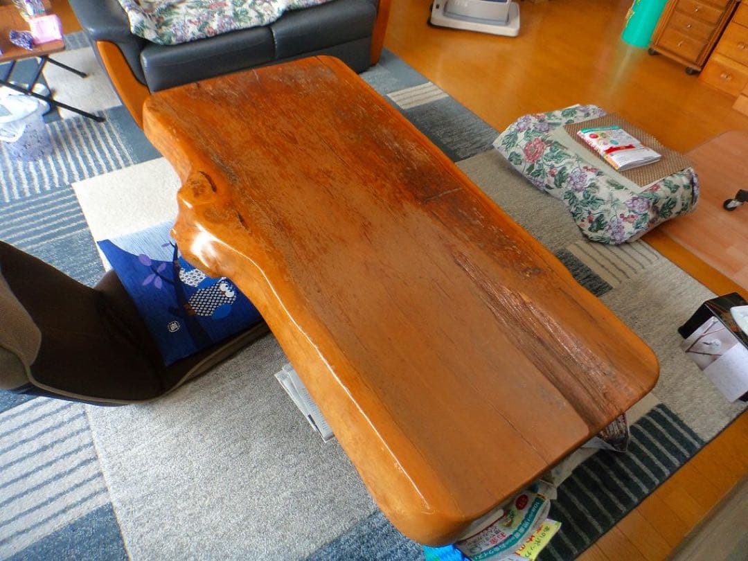 値下げしました！！　無垢材テーブル 自然な形状