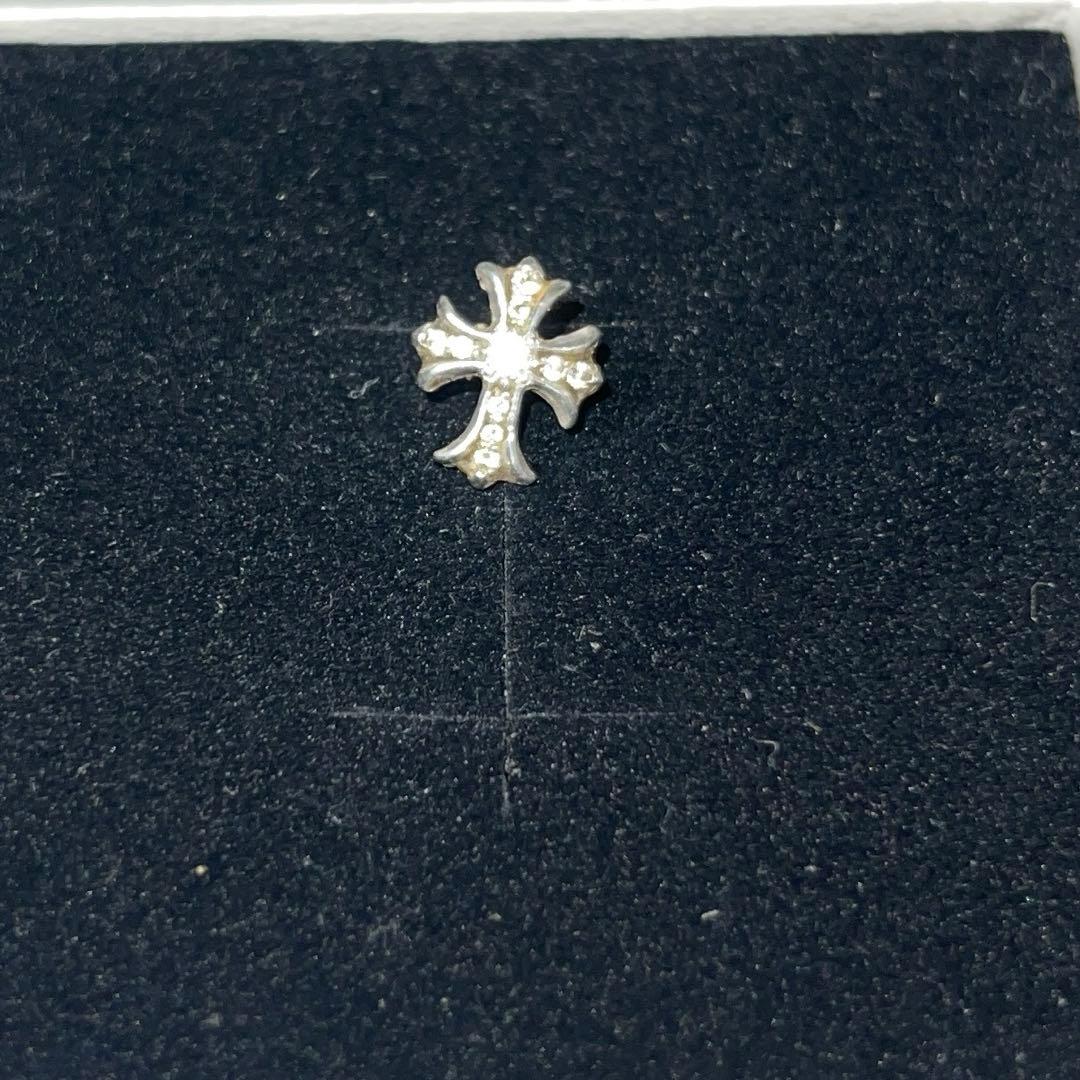 本日限定値下げ！クロムハーツ　スタッドピアス　クロス　パヴェダイヤ