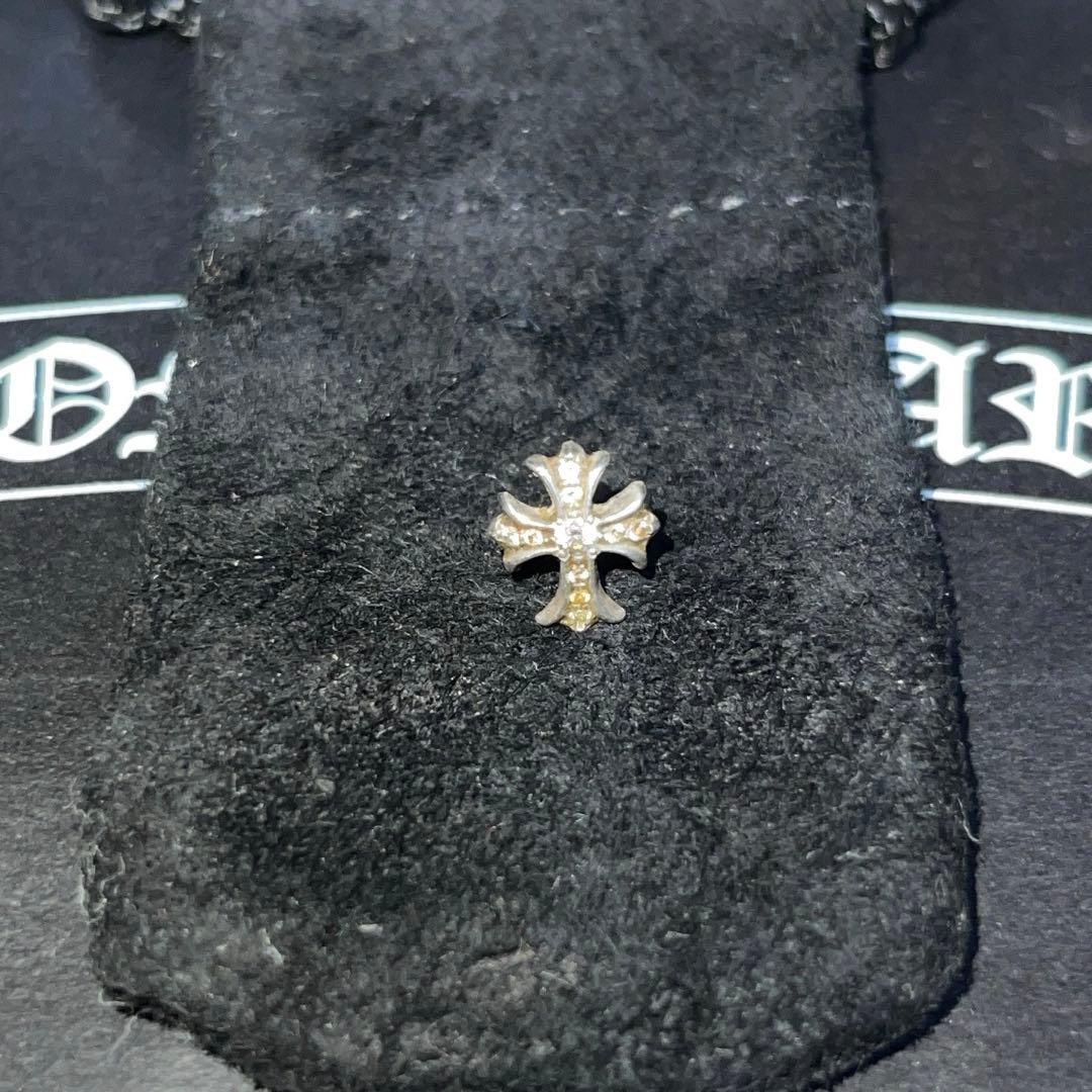 本日限定値下げ！クロムハーツ　スタッドピアス　クロス　パヴェダイヤ