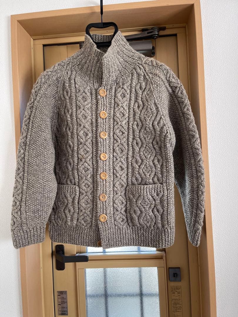 Inverallan ケーブル編みカーディガン グレー