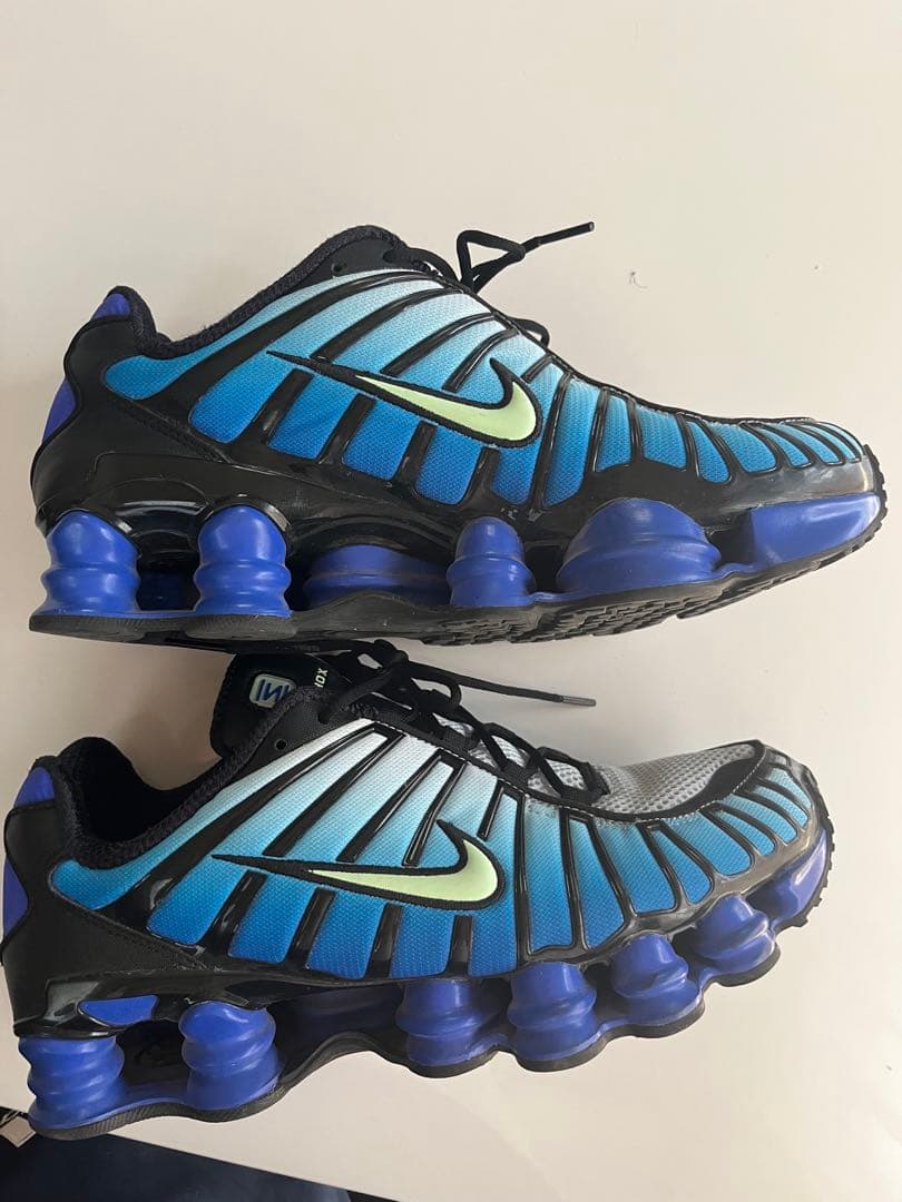 Nike Shox 青/黒/白 スニーカー