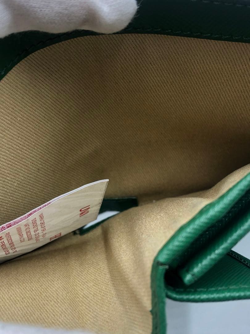 マルニ　二つ折り財布　財布　グリーン　お洒落　レディース　ブランド　ファスナー