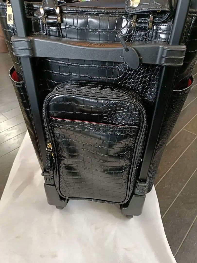 未使用スワニーキャリーケースクロコダイル型押し Ｌサイズ