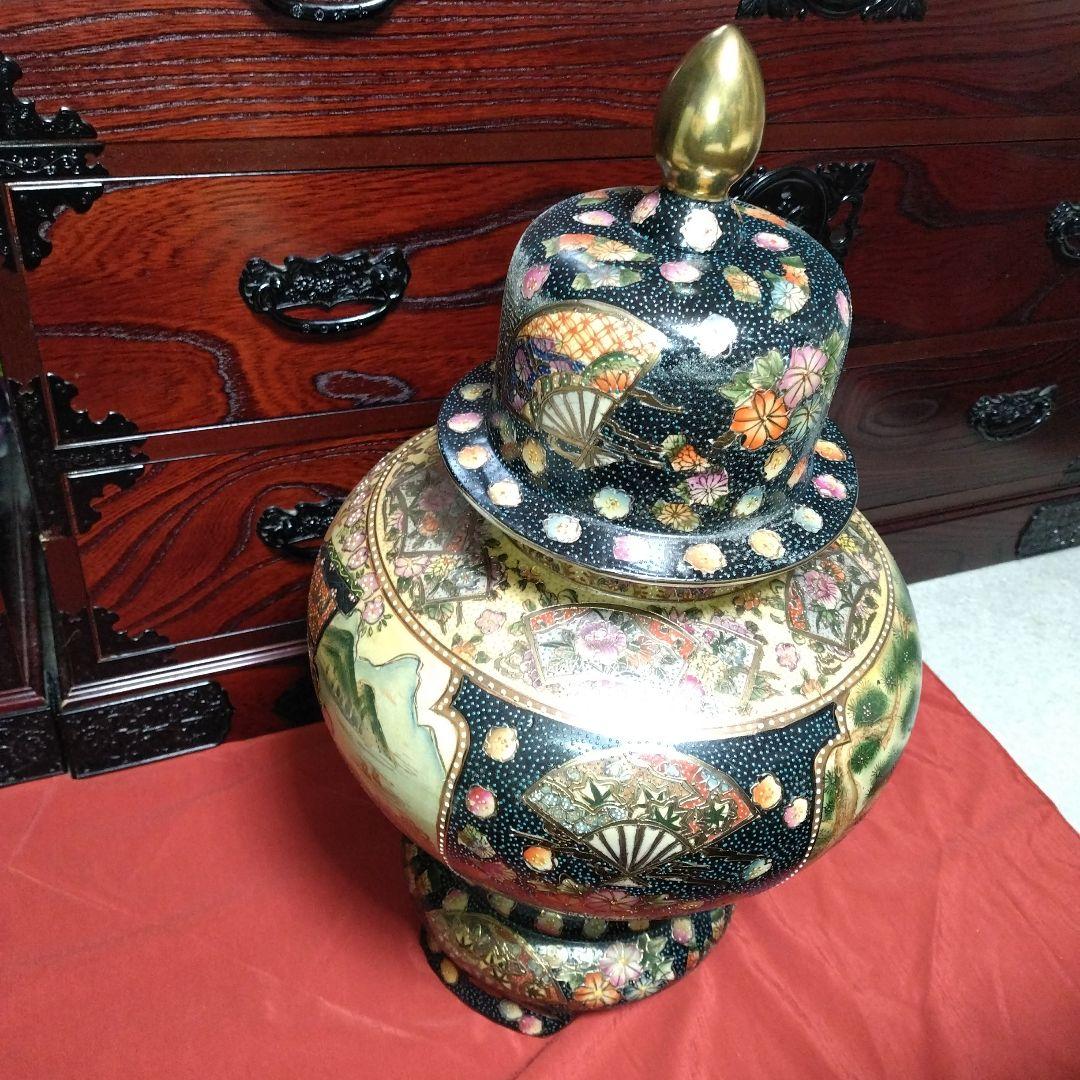 大きな蓋付き壺　陶器置物