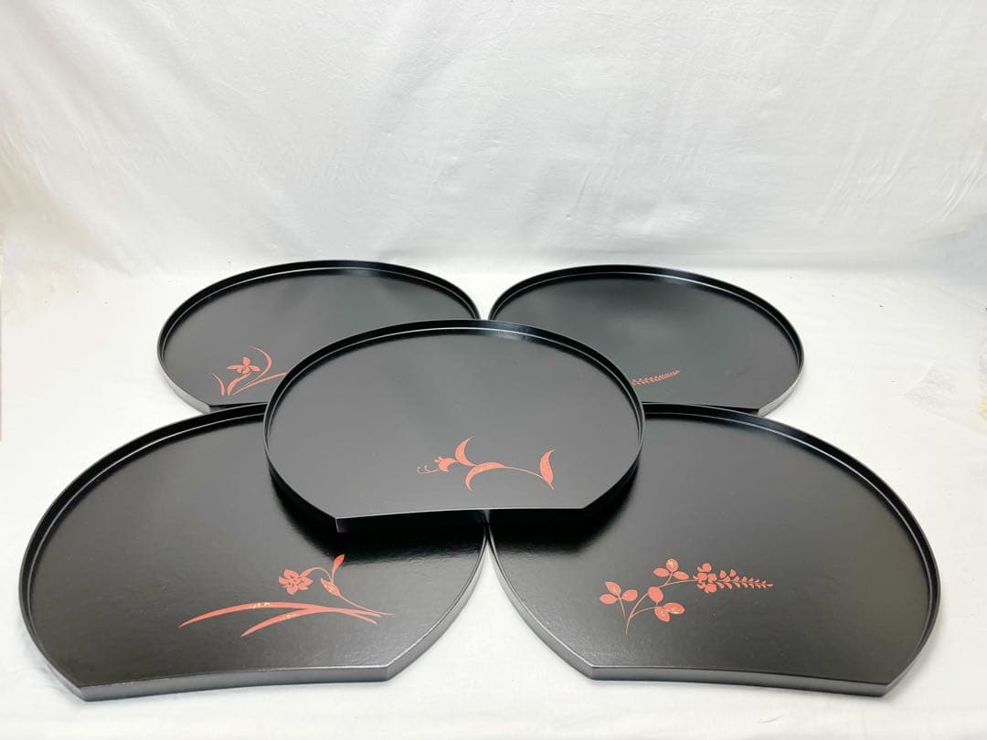 未使用 懐石道具 一閑塗 絵変わり 半月膳 5客揃 会席膳 宴会盆 平膳共箱