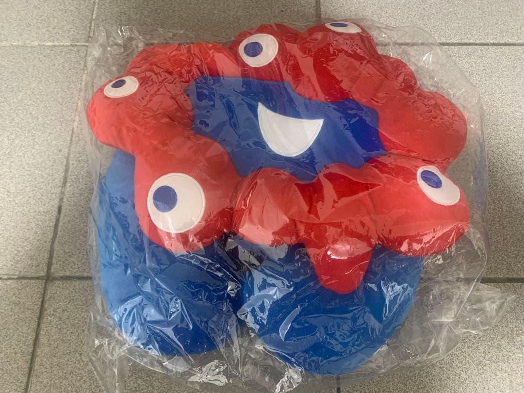 台湾限定　ミャクミャク　ネックピロー　大阪関西万博　首枕