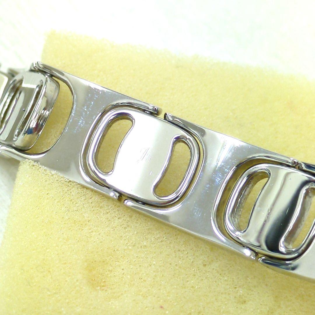 サルヴァトーレ・フェラガモ ブレストレット シルバーカラー イタリア製