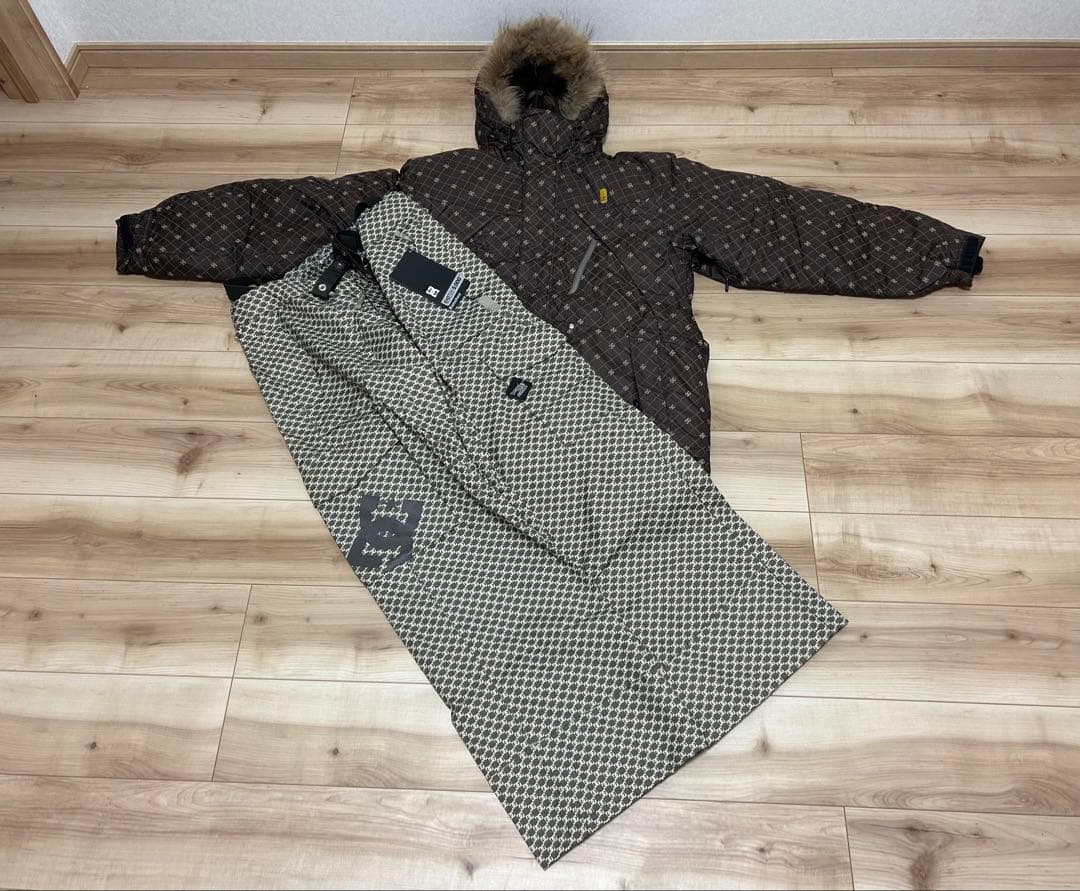 新品同様! DC SHOE スノーボードウェアー上下セット！