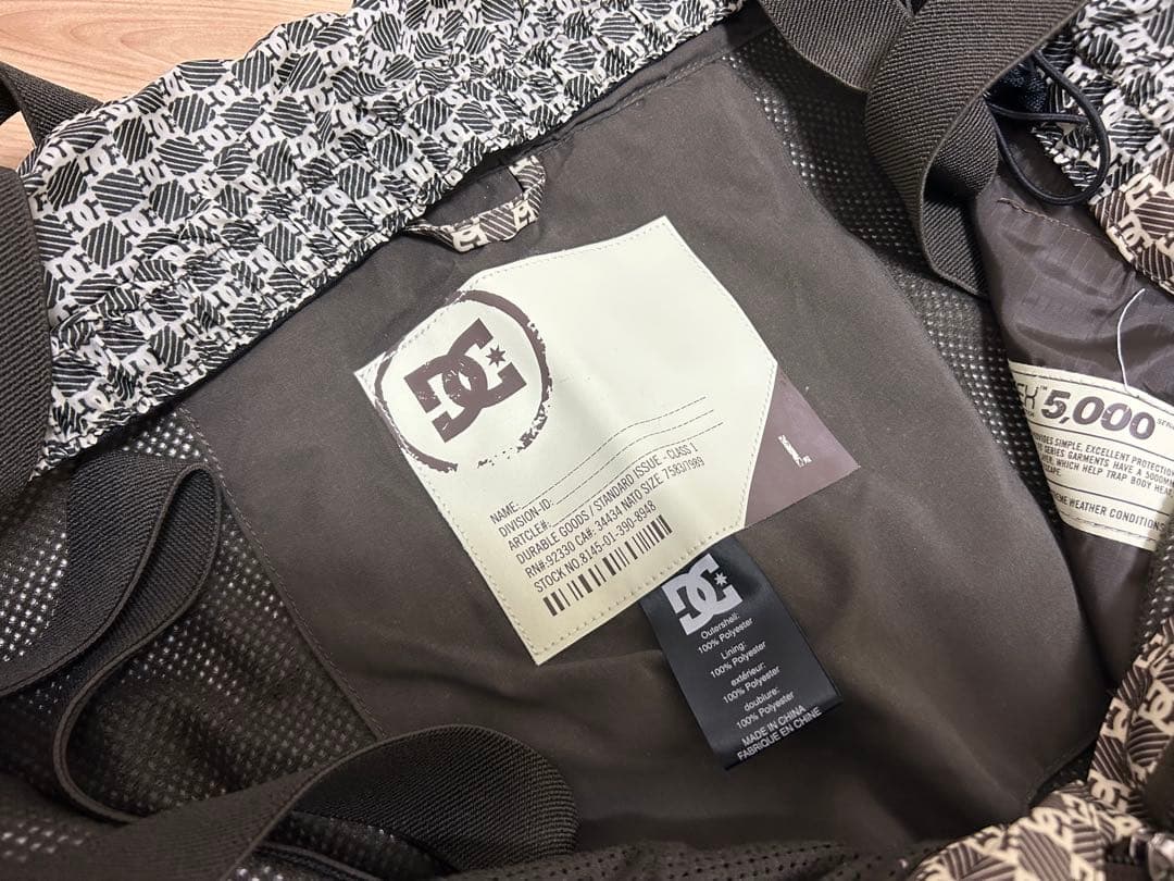 新品同様! DC SHOE スノーボードウェアー上下セット！