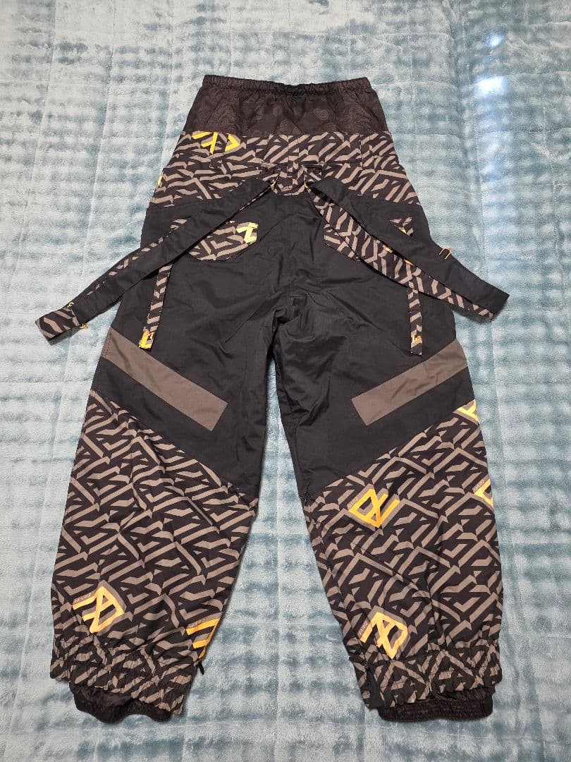マークリーン　スノーボードウェア 黒/ゴールド 　上下セット　Sサイズ