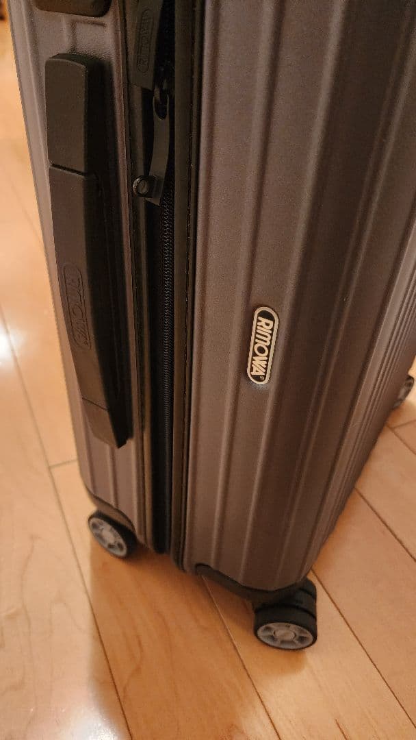 RIMOWA 限定カラー　グレー 機内持ち込みサイズ　キャリーケース美品