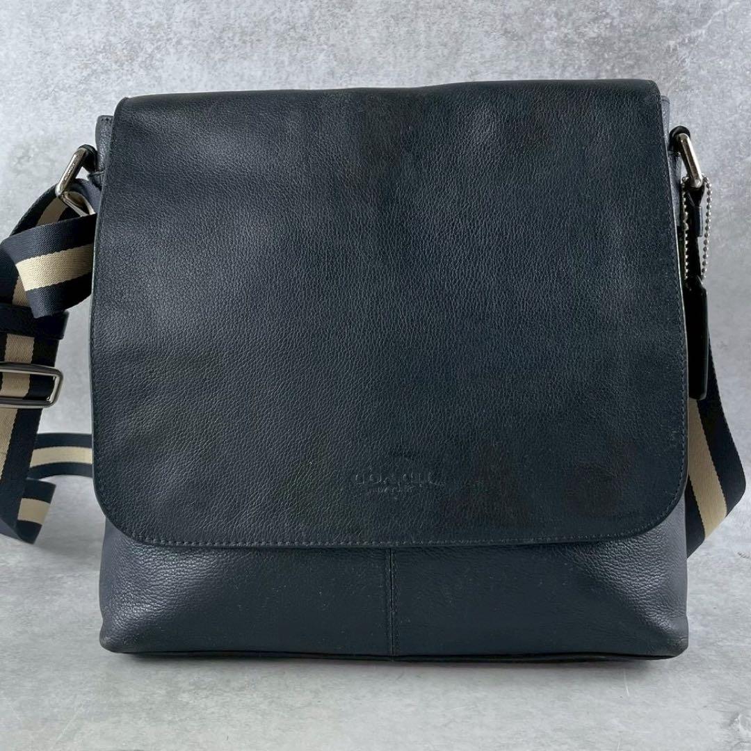 美品✨コーチ メッセンジャーバッグ レザー 本革 肩掛け 斜め掛け ロゴ型押し