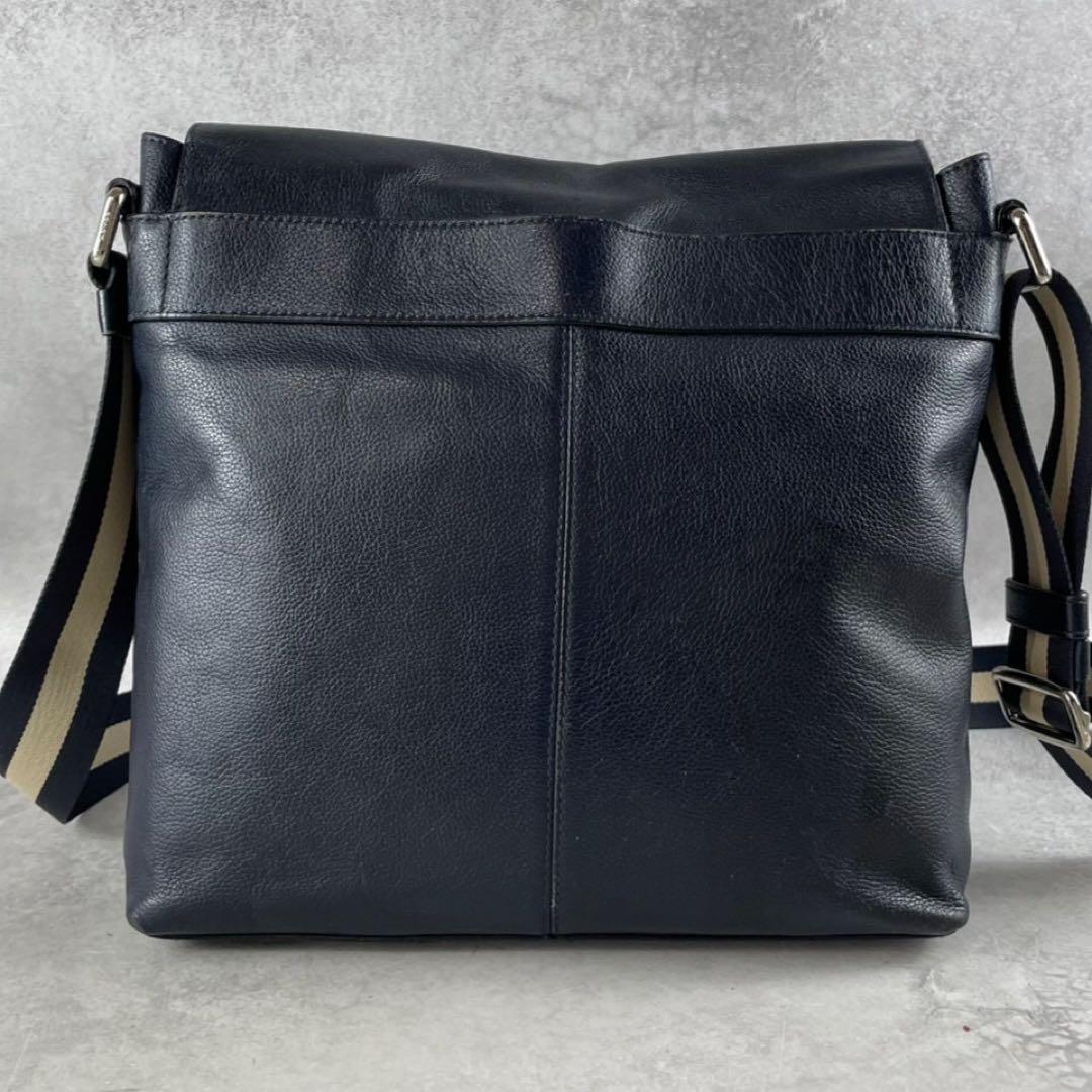 美品✨コーチ メッセンジャーバッグ レザー 本革 肩掛け 斜め掛け ロゴ型押し