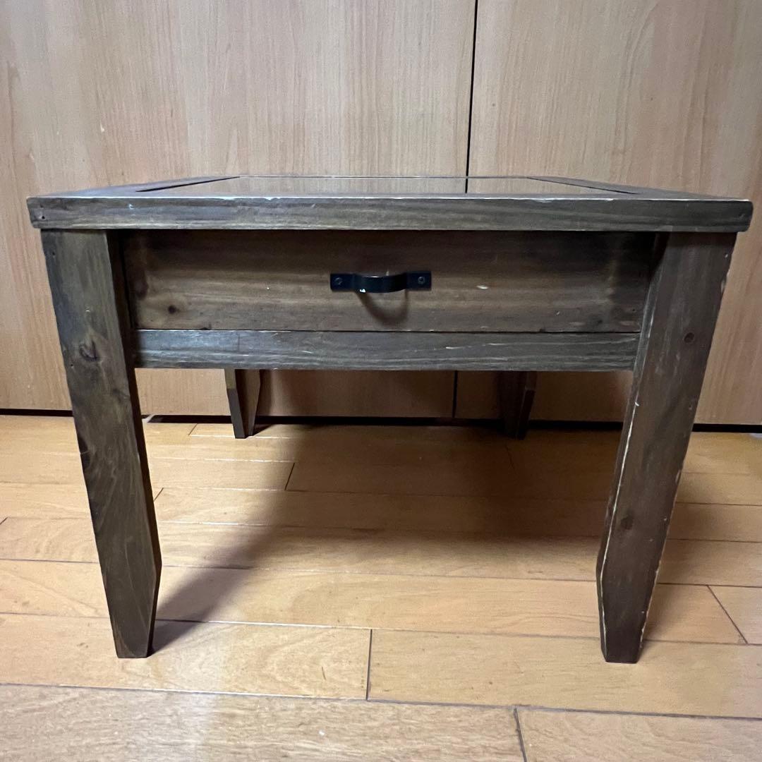 Salut! ディスプレイテーブル