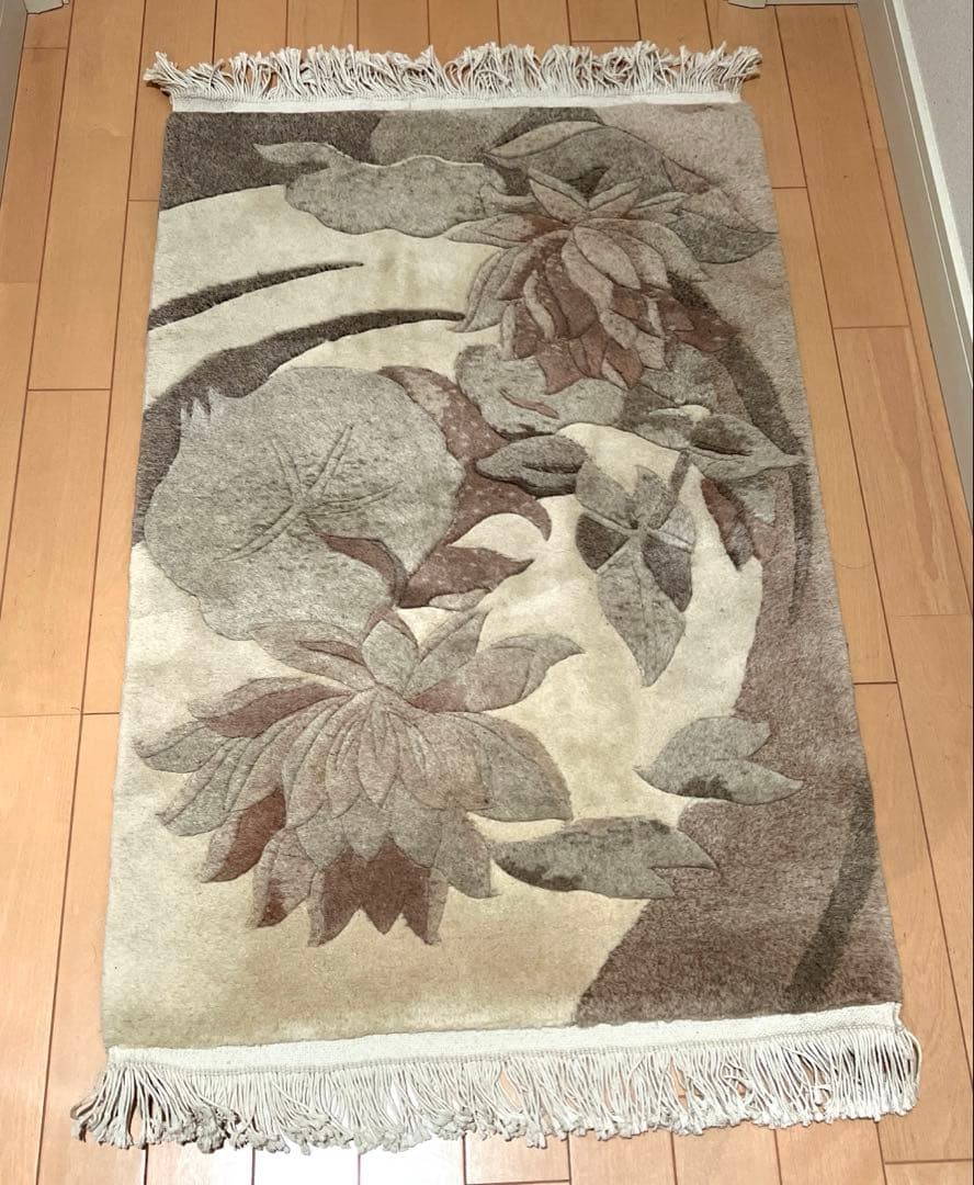 グレー　ベージュ落ち着いた色合い　仏間　段通マット（105✖️60✖️2センチ）