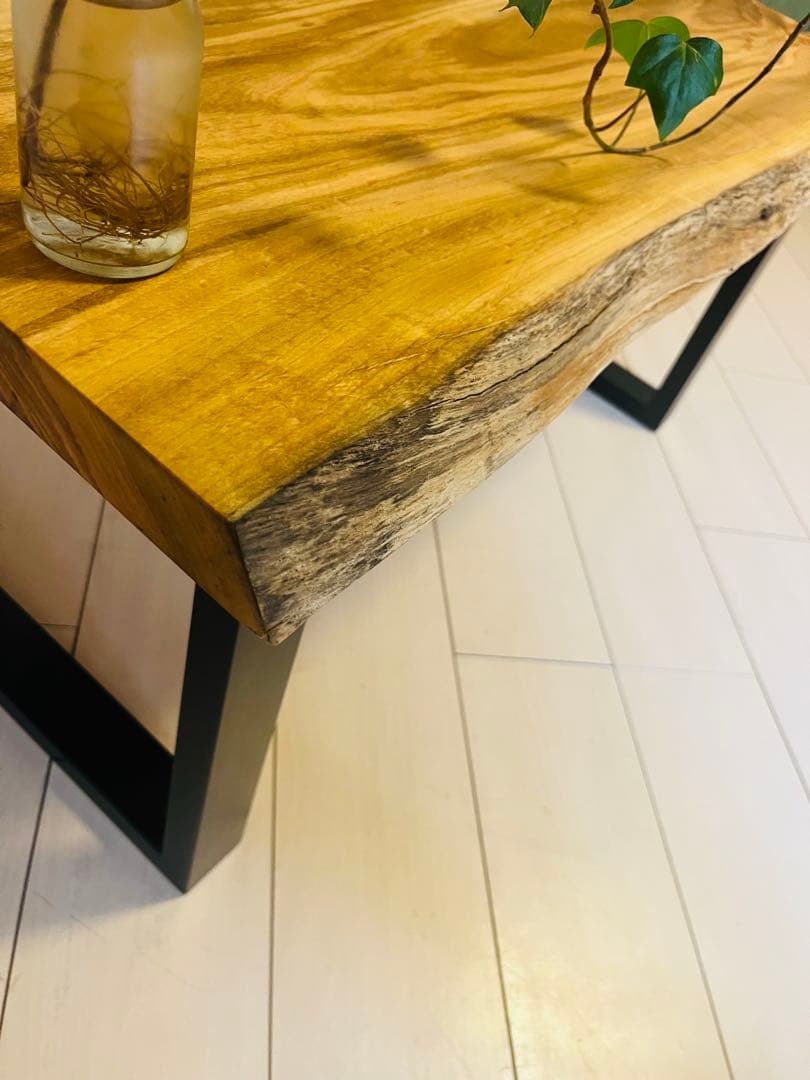 ローテーブル 一枚板テーブル　桜の木　無垢材家具　アイアンテーブル