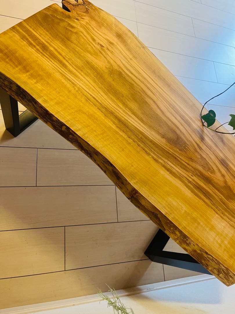 ローテーブル 一枚板テーブル　桜の木　無垢材家具　アイアンテーブル