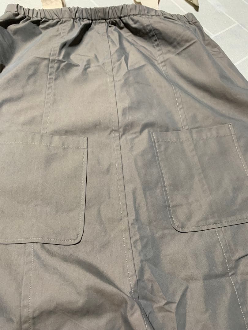 umas様　カベサロッソ　カーブシルエットタフタサロペット　グレー　38