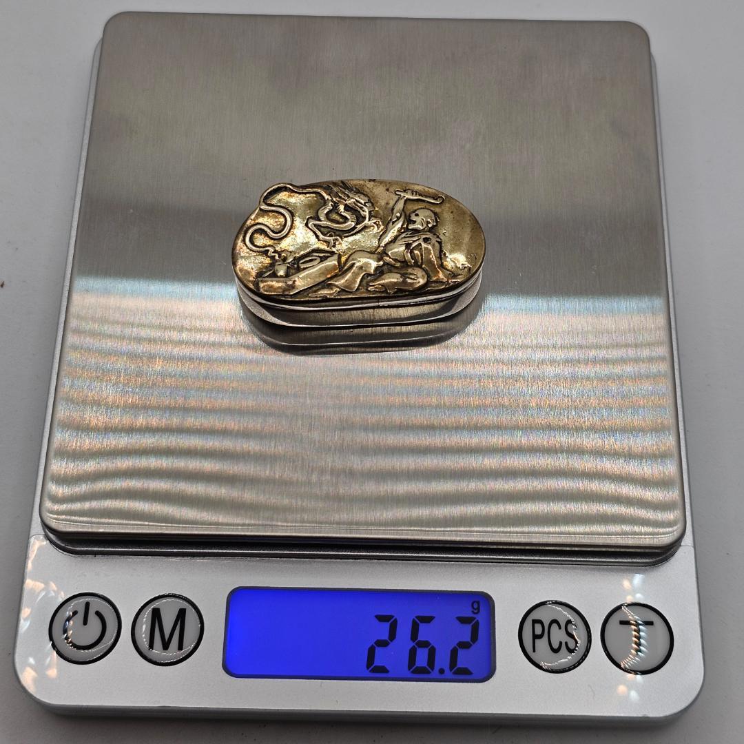 【珍品・骨董】アンティーク 壺から龍 （驚く老人）モチーフ シルバー製 小物入れ