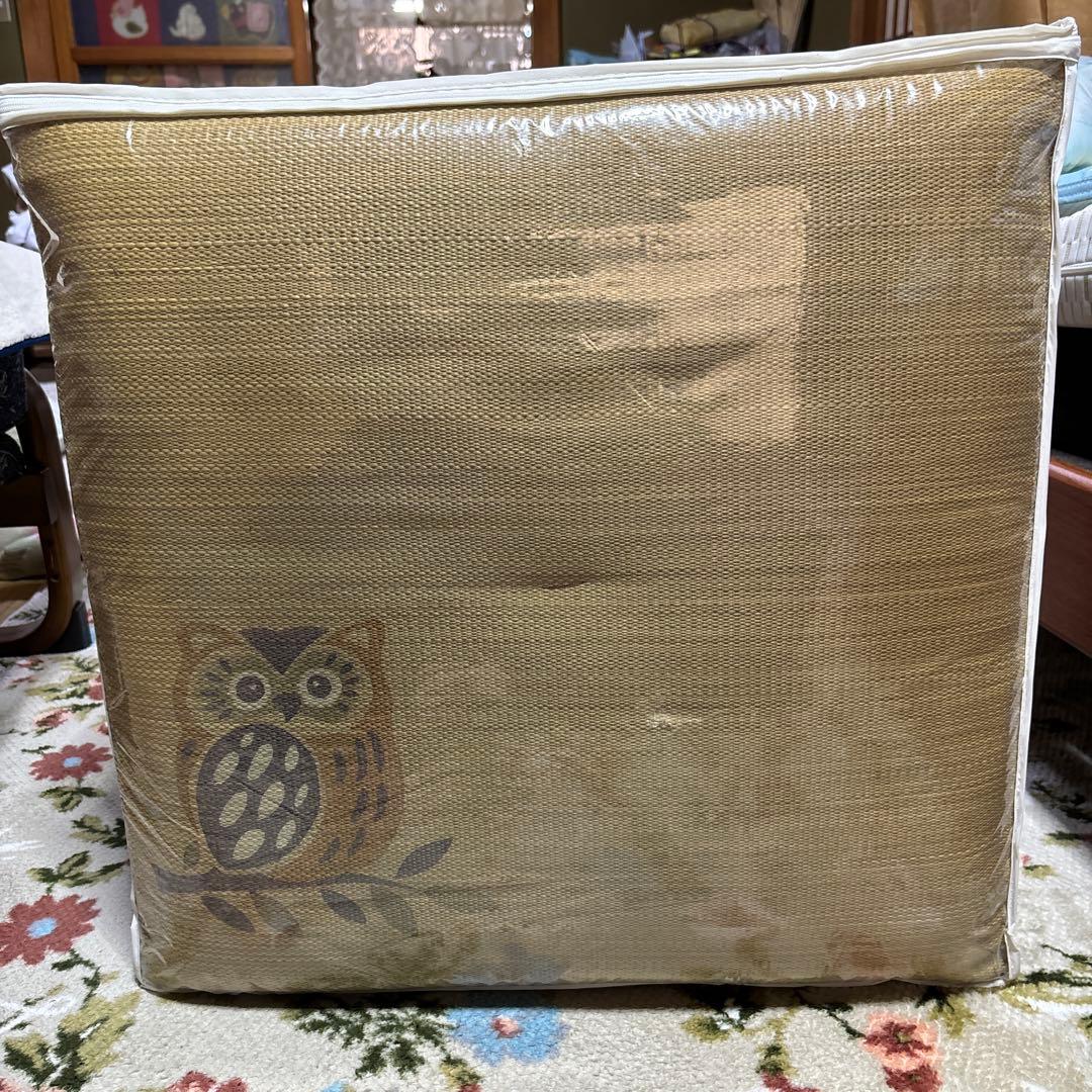 座布団　フクロウ柄