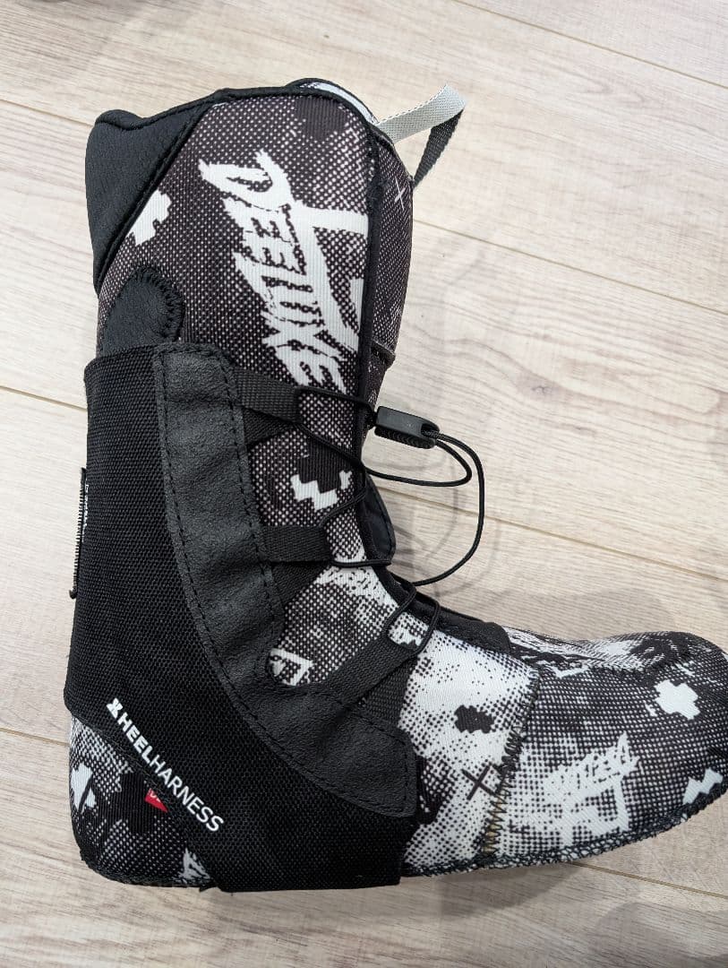美品 《DEELUXE》スノーボードブーツ ブラック 27.5cm