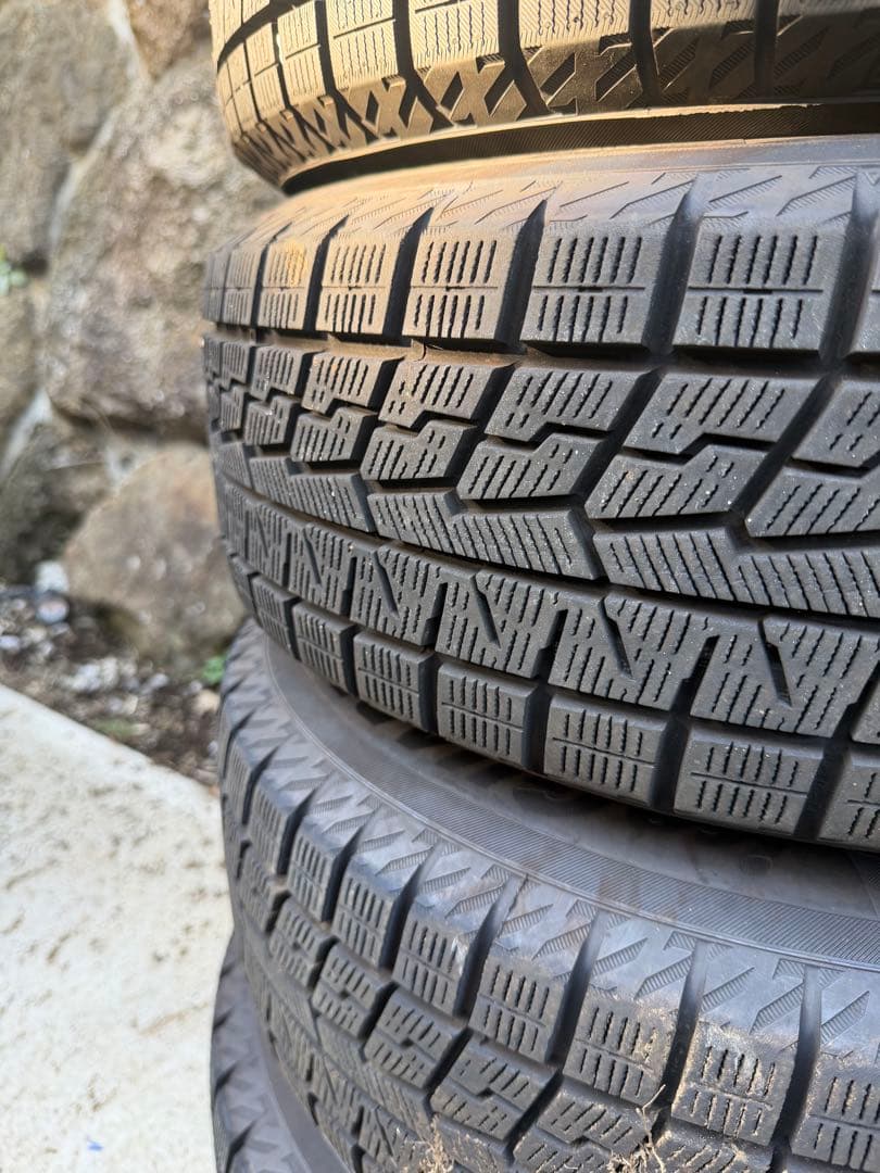 24年 スタッドレスタイヤ 15インチ 195/65/R15 Yokohama