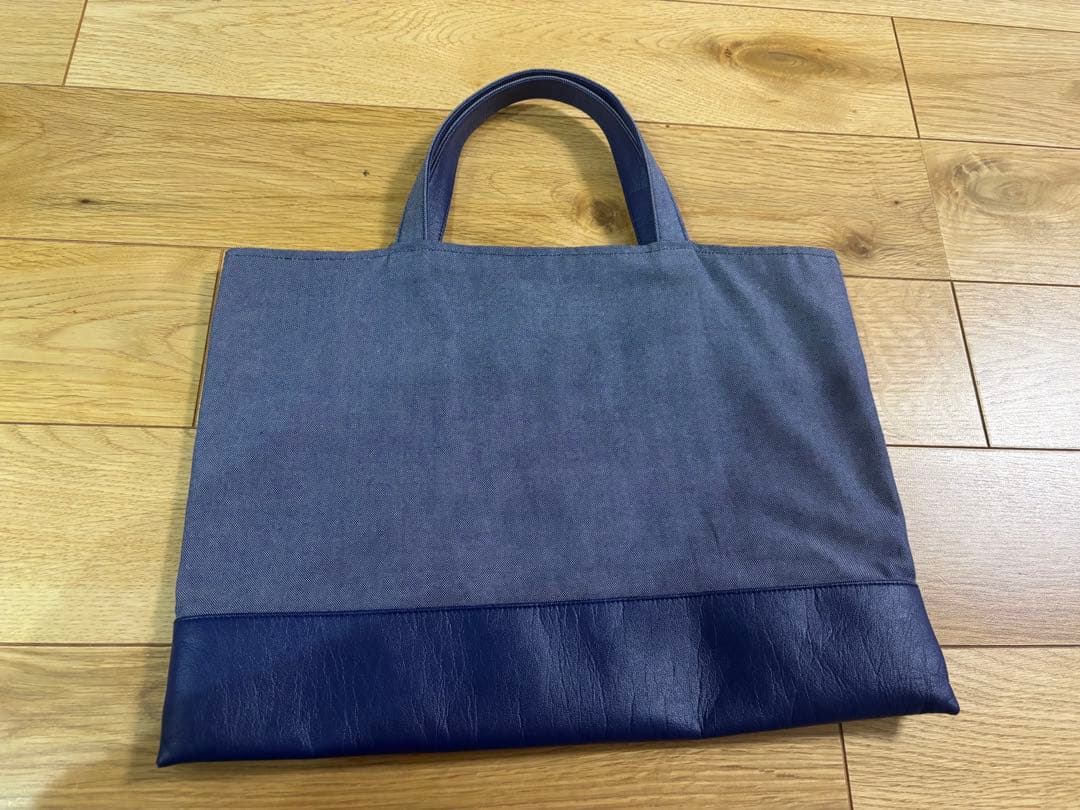 ファミリア　familiar ブック入れ