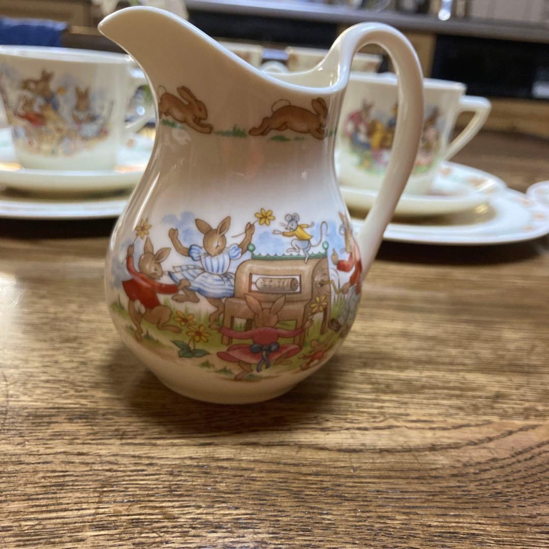 ロイヤルドルトン　バニキンズトリオセット＆ミルクピッチャー＆バースデープレート