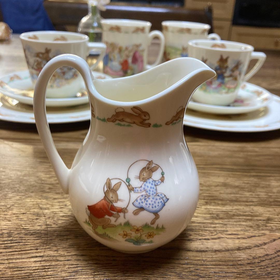 ロイヤルドルトン　バニキンズトリオセット＆ミルクピッチャー＆バースデープレート