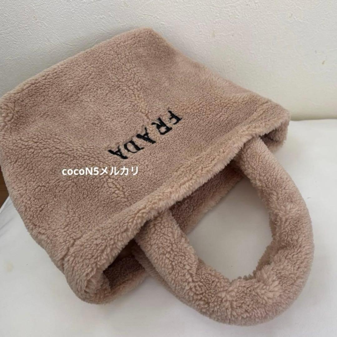 PRADA 新作ノベルティ　トートバッグ　テディ　ベージュ　アプリコット