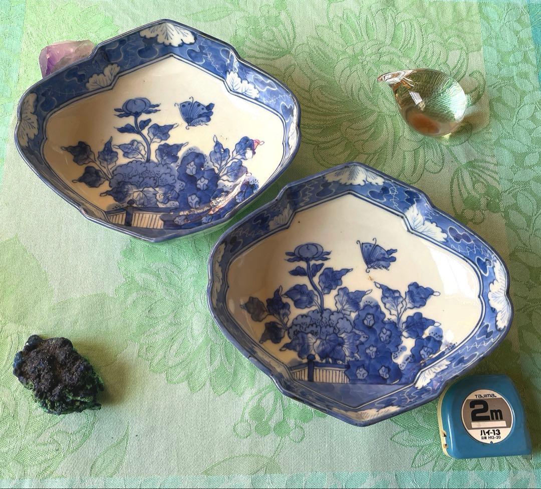 古伊万里　染付　蝶々　牡丹　生垣　瓢箪　墨弾き　変形皿　2客