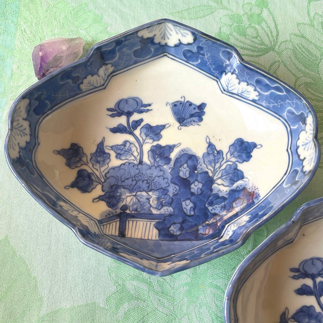 古伊万里　染付　蝶々　牡丹　生垣　瓢箪　墨弾き　変形皿　2客