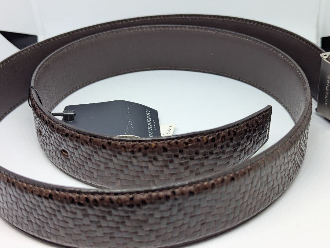 BURBERRY　未使用　ベルト　メンズ　ブラウン　編み込み風　クリスマス
