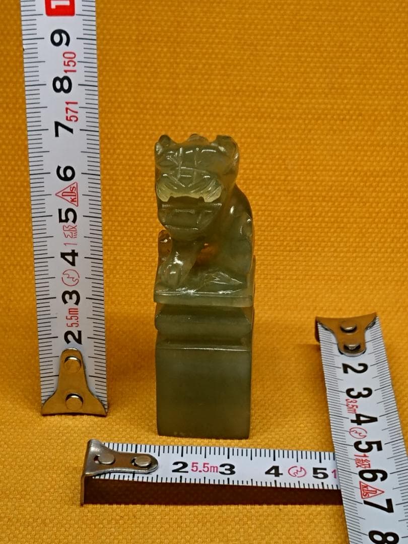 雕刻　獅子　玉石　翡翠　置物　インテリア　工芸品　美術品　A3430