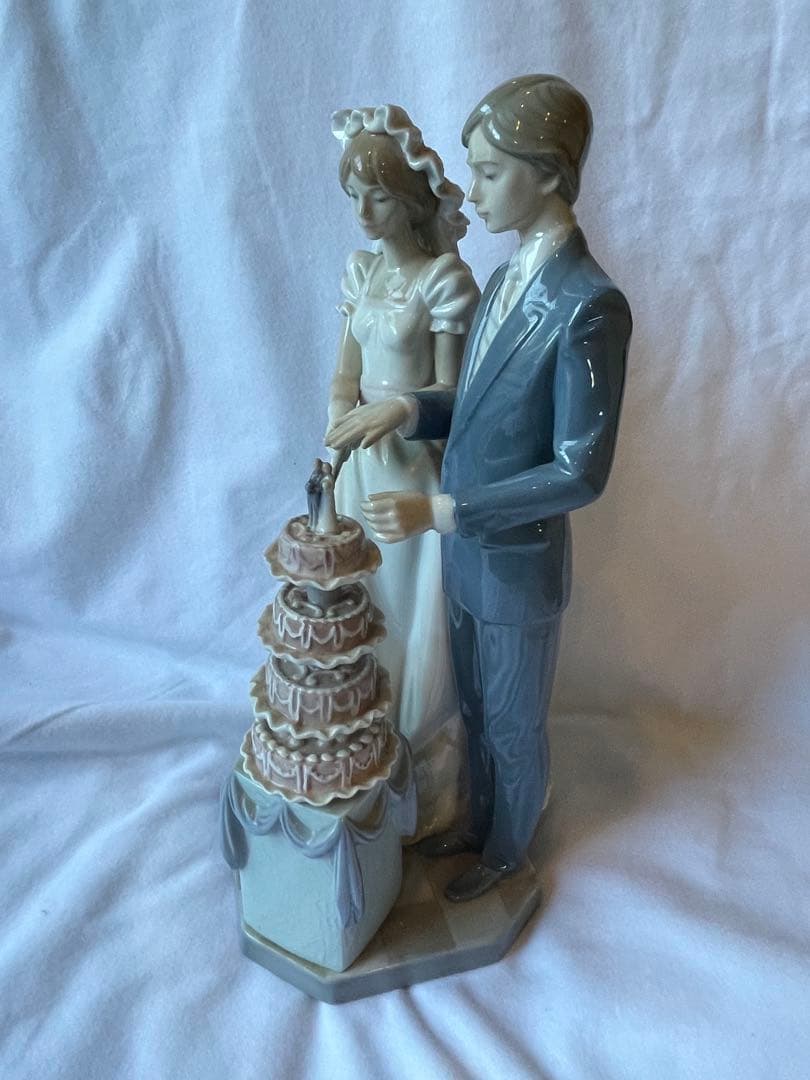 リヤドロ（LLADRÓ）5587 ウェディングケーキ