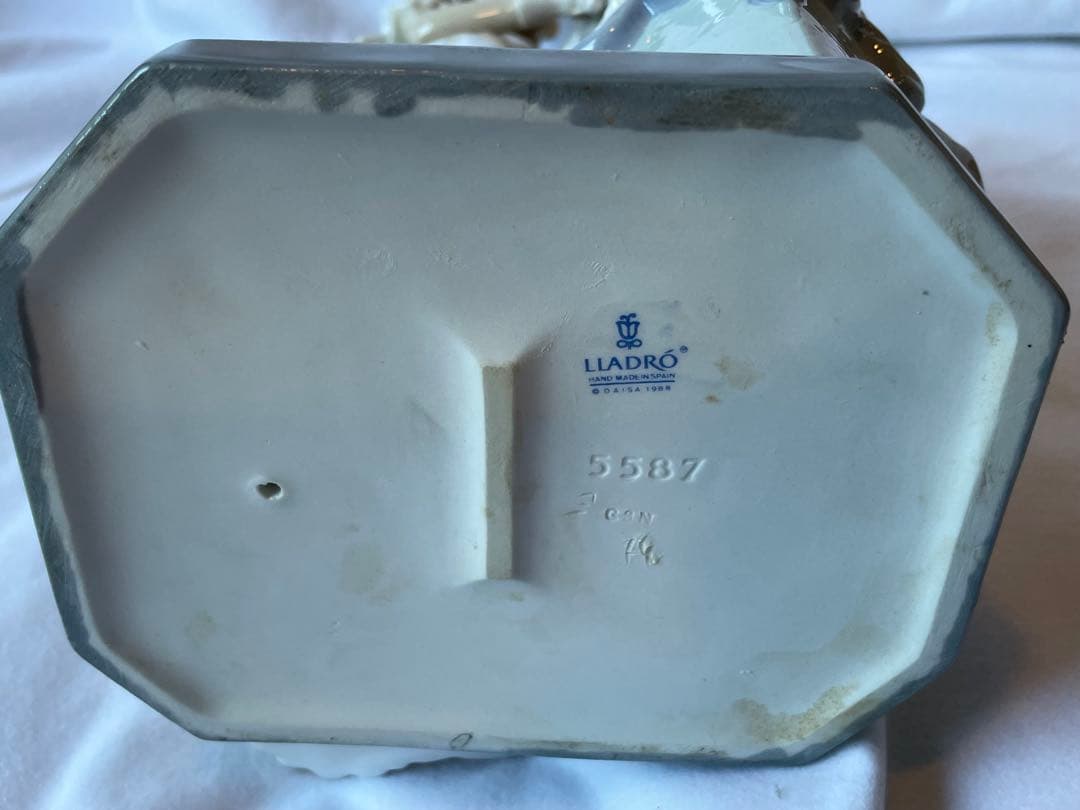 リヤドロ（LLADRÓ）5587 ウェディングケーキ