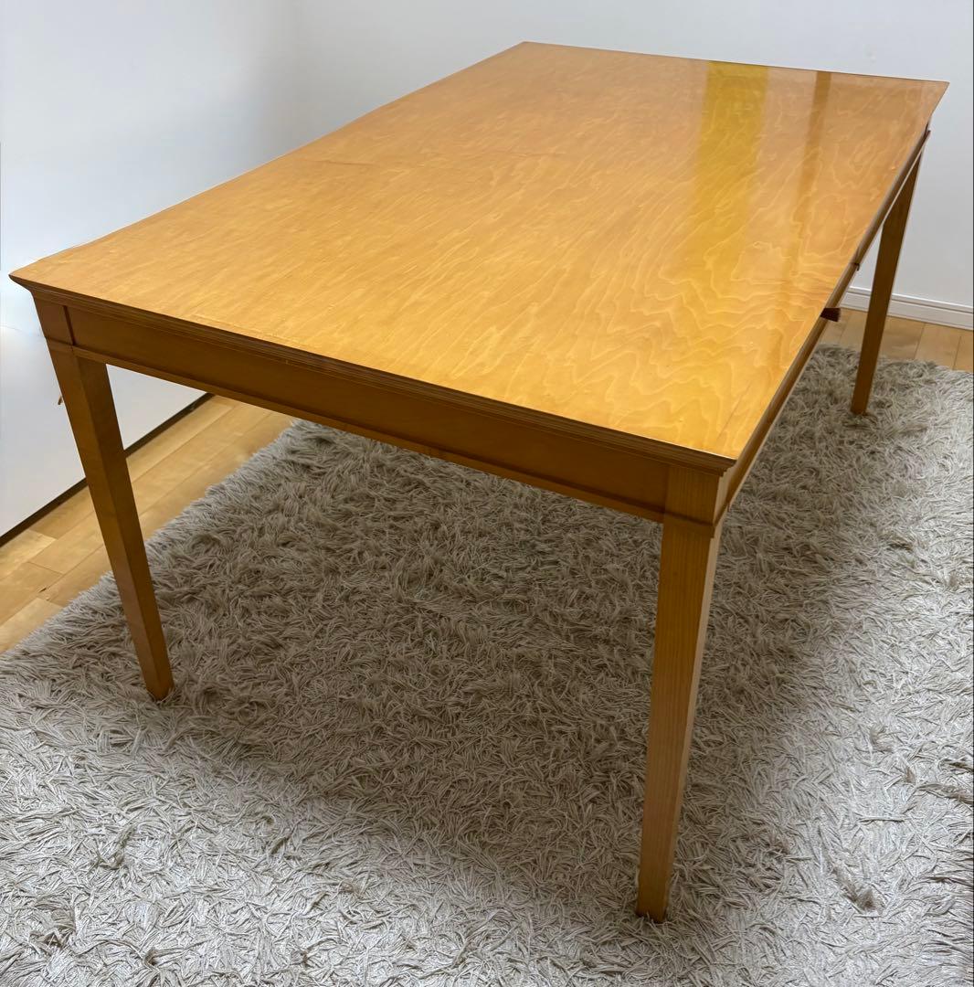 ダイニングテーブル　メープル　ウレタン塗装