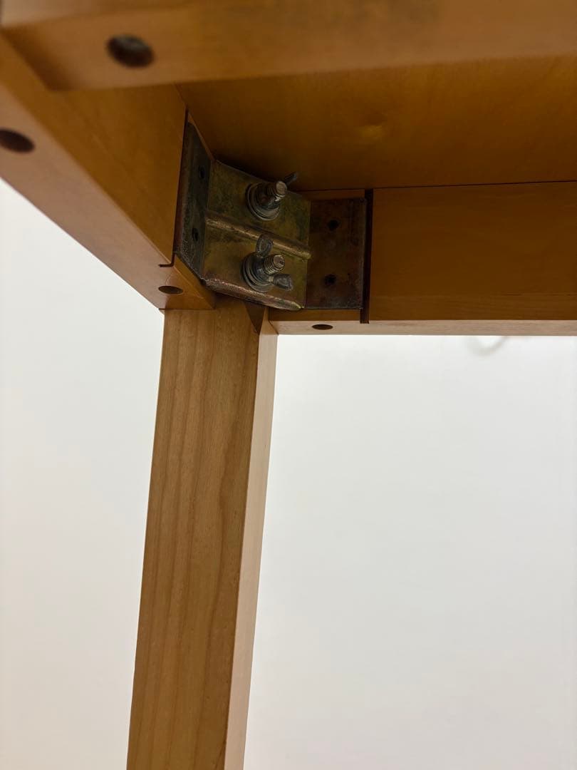 ダイニングテーブル　メープル　ウレタン塗装