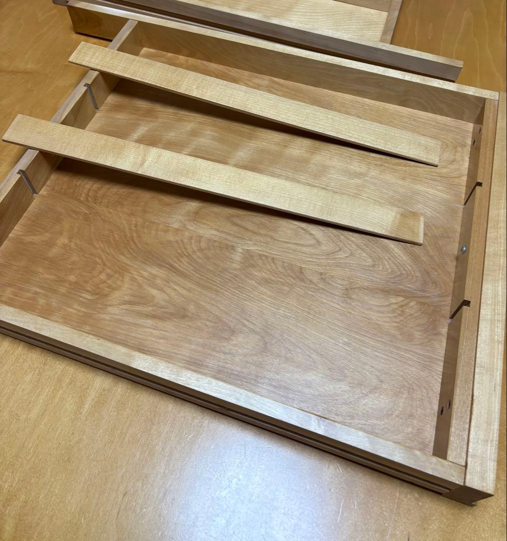 ダイニングテーブル　メープル　ウレタン塗装