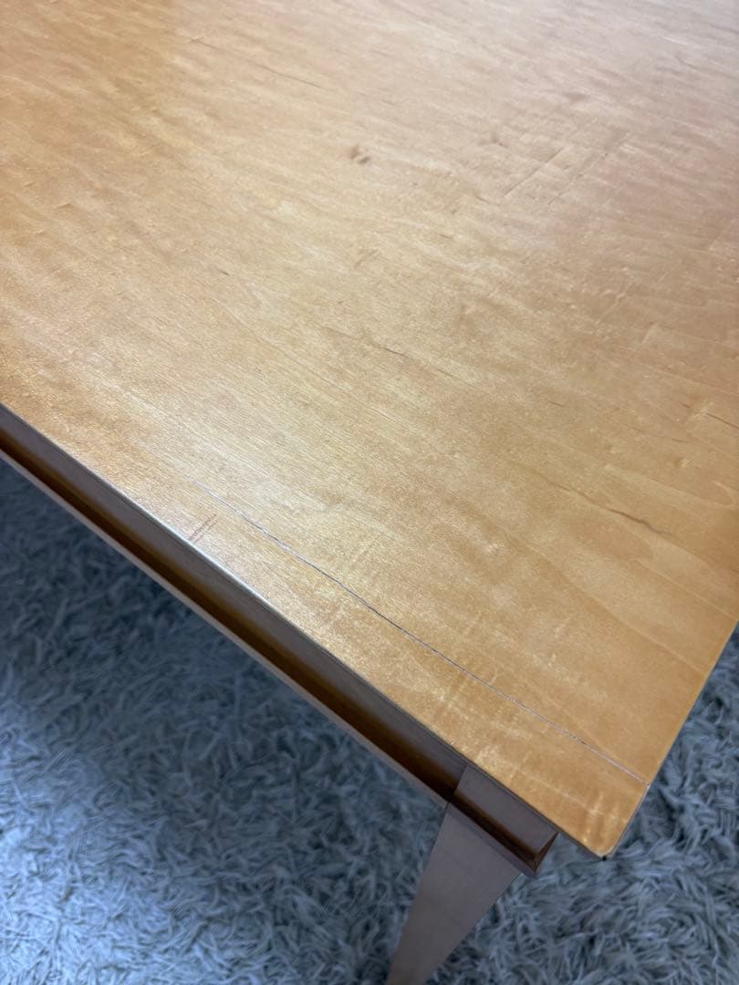 ダイニングテーブル　メープル　ウレタン塗装