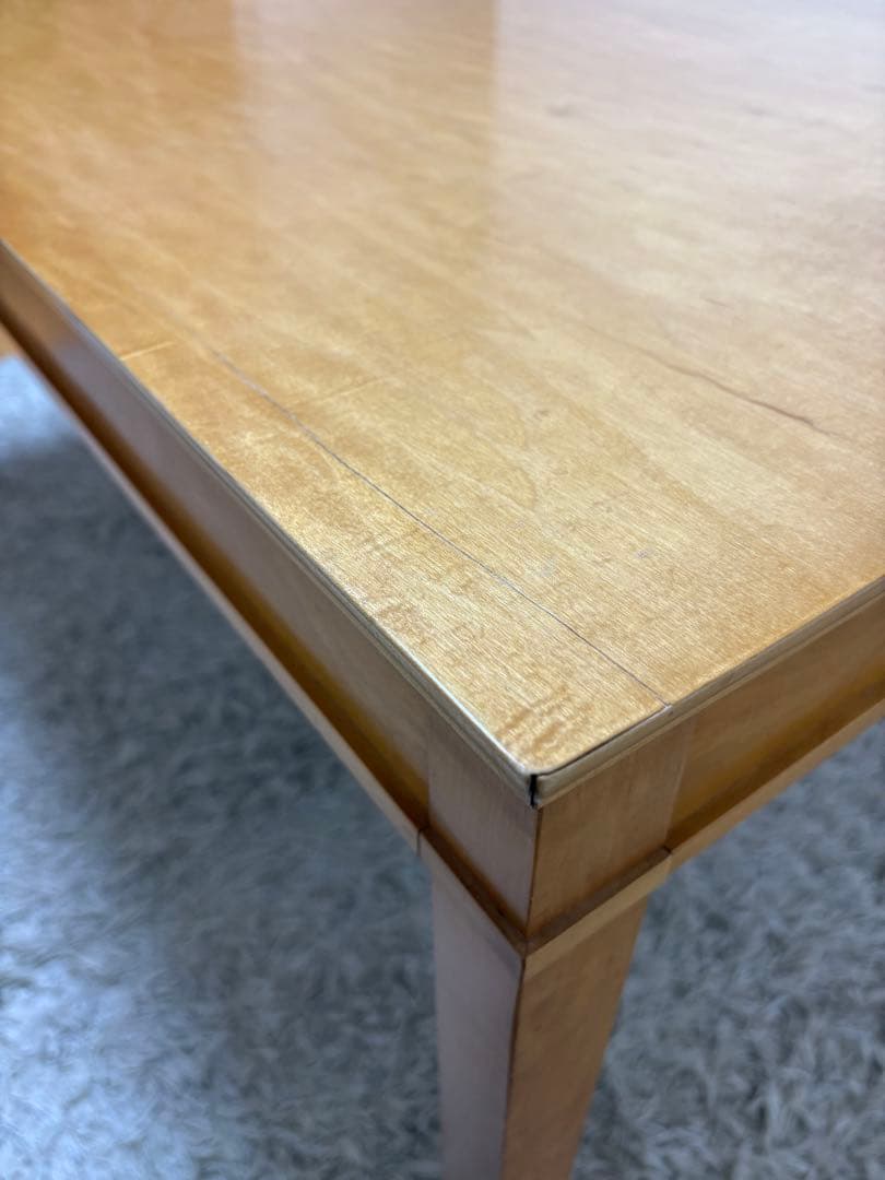 ダイニングテーブル　メープル　ウレタン塗装